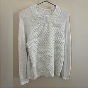 Croft&Barrow Woman's white Long Sleeve Sweater
Size Medium